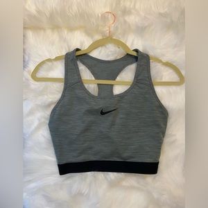 Nike workout top. Size Large never worn.